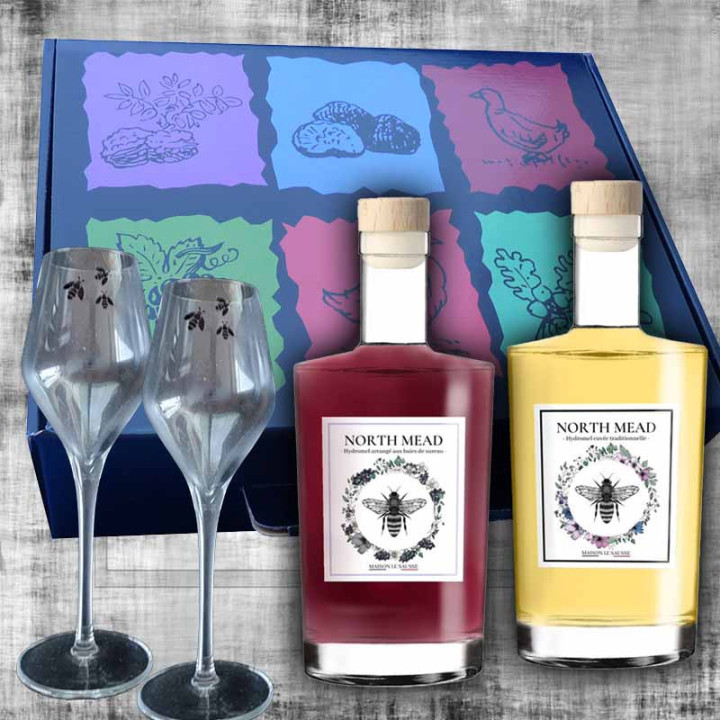 Gift set containing 2 flavoured meads and 2 glasses decorated with bees